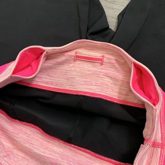 Lululemon Inspire Crop II
Black / Wee Are From Space Parfait Pink Sz 6 - Picture 14 of 17